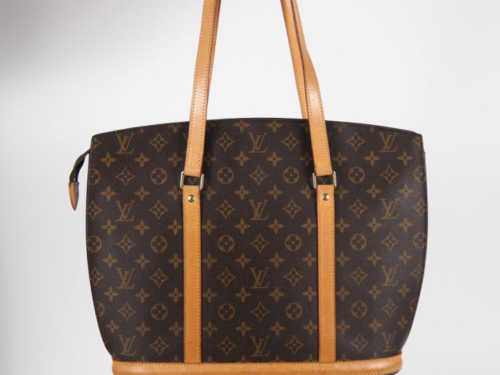 Louis VUITTON, Babylone Sac cabas porté épaule en toile monogrammée et