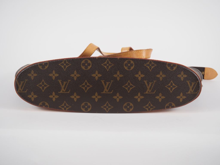 Louis VUITTON, Babylone Sac cabas porté épaule en toile monogrammée et