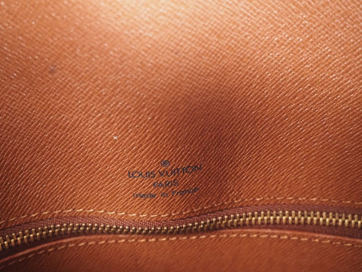 Louis VUITTON, Babylone Sac cabas porté épaule en toile monogrammée et