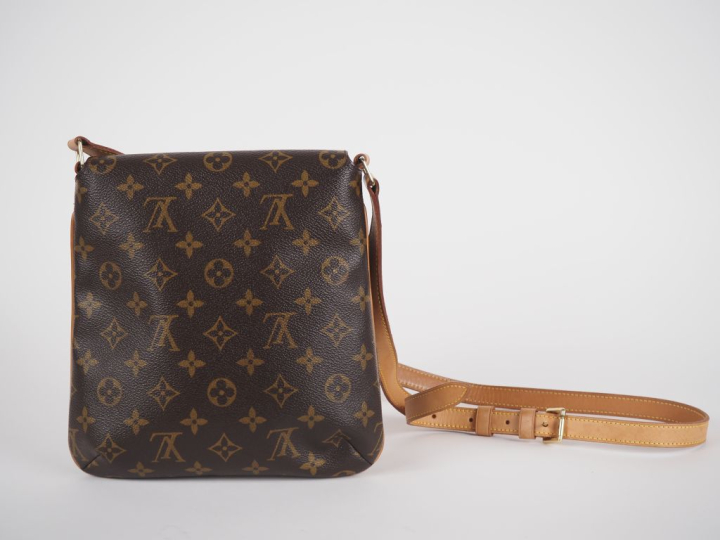Louis VUITTON, Musette Salsa Sac besace à rebat en toile monogrammée e