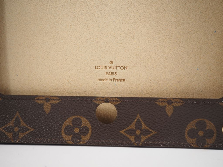 	Louis VUITTON, Paris Pochette pour Ipad en toile enduite monogrammée.
