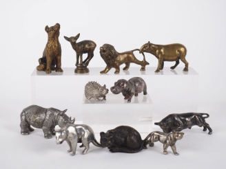 Vente aux enchères 11 différents sujets animaliers en bronze, métal argenté ou patiné. H.