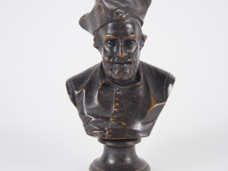 Vente aux enchères Etienne MELINGUE. "Buste d'homme". Sujet en bronze signé. H. 10 cm.