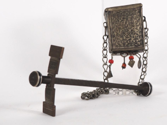 Vente aux enchères Marteau casse-sucre Afrique du nord en bronze à décor de motifs géomét