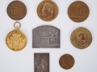 Vente aux enchères 8 différentes médailles en bronze d'après POE, BOUVAL, BERRAND, DION e