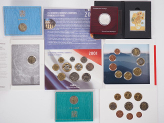 Vente aux enchères Collection de 68 pièces commémoratives dans leurs étuis.