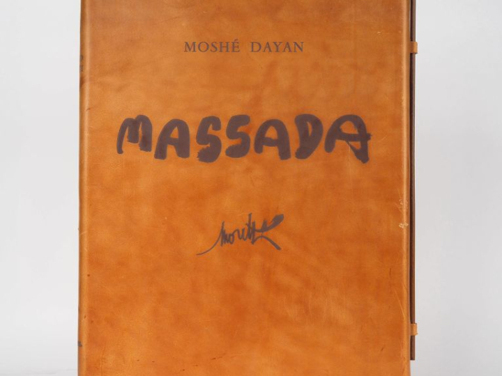 [MORETTI]. DAYAN (Moshé). MASSADA, la victoire des vaincus. P., George