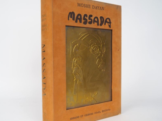 Vente aux enchères [MORETTI]. DAYAN (Moshé). MASSADA, la victoire des vaincus. P., George