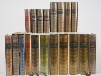 Vente aux enchères La Pléïade. Lot de 19 volumes : - RABELAIS. Œuvres complètes. 1 vol. -