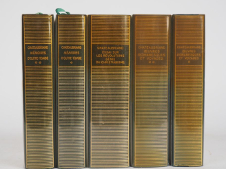 Vente aux enchères La Pléïade. Lot de 5 volumes : - CHATEAUBRIAND. Mémoires d'outre tombe