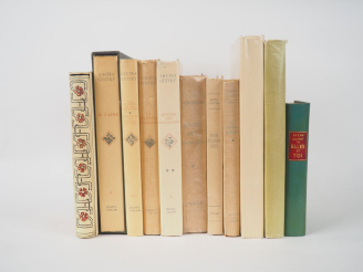 Vente aux enchères Lot de livres comprenant 11 volumes : - Sacha GUITRY : Elles et toi (1