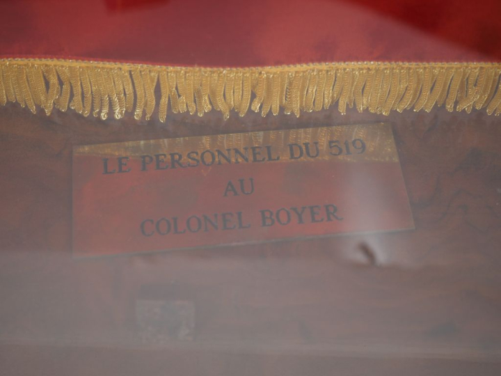 Drapeau commémoratif de bureau du 519e régiment du train, offert par l