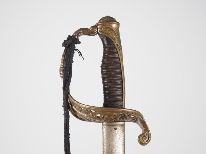 Sabre d’officier d’infanterie type 1855.  Poignée en corne avec double