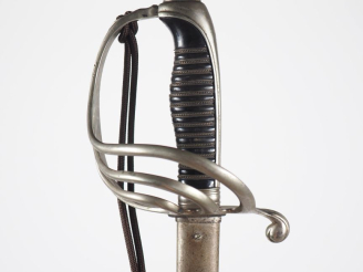Vente aux enchères Sabre d’officier d’infanterie modèle 1882.  Poignée en corne à double 