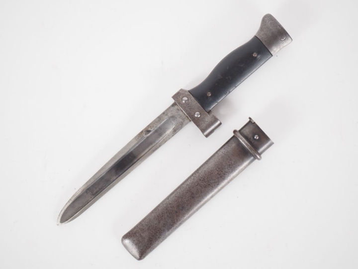 Baïonnette modèle 1892 transformée en poignée de tranchée.  Poignée à 
