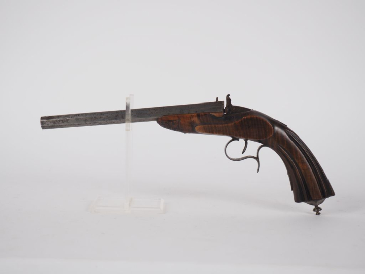 Pistolet de tir système Flobert, un coup, calibre 6 mm.  Canon à pans.