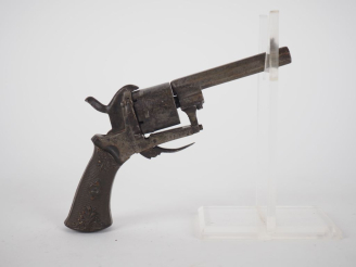 Vente aux enchères Revolver à broche, six coups, calibre 7 mm.  E.M. (Accident mécanique,
