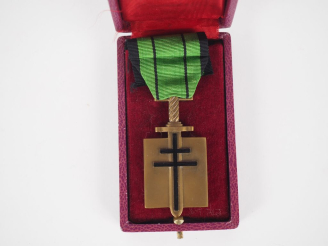 Vente aux enchères FRANCE ORDRE DE LA LIBERATION  Croix de compagnon En bronze et émail. 
