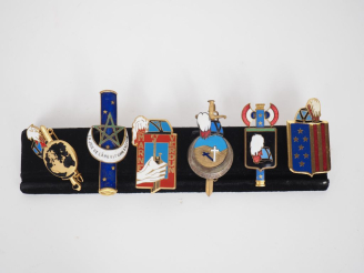 Vente aux enchères ESM SAINT-CYR Six insignes :  Maréchal Pétain (Drago Marnes la Vallée)