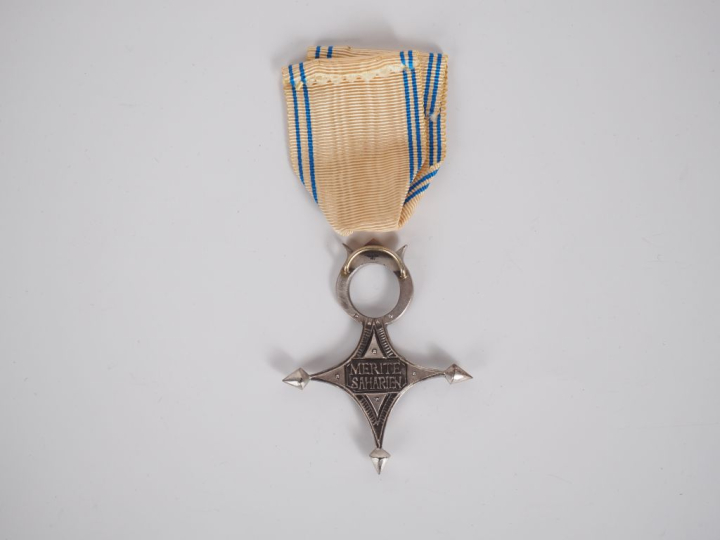 FRANCE  ORDRE DU MERITE SAHARIEN  Croix de chevalier en argent. Poinço