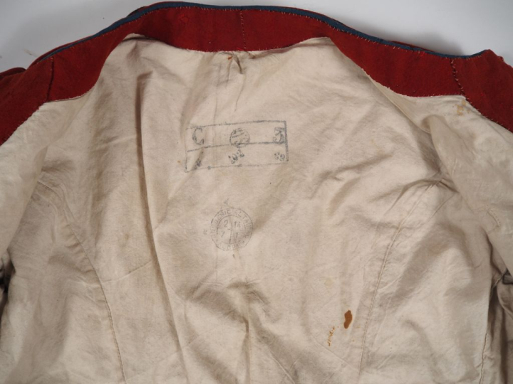 Boléro du 2e régiment de spahis  En drap rouge à passepoil et parement