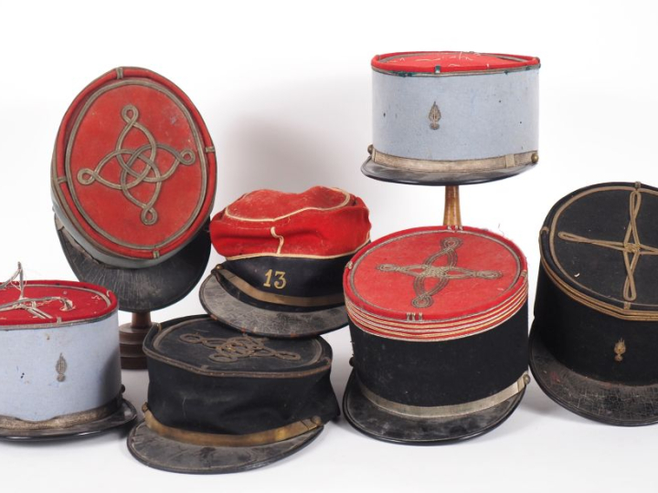 Sept képis d’artillerie et de cavalerie.  E.M.
