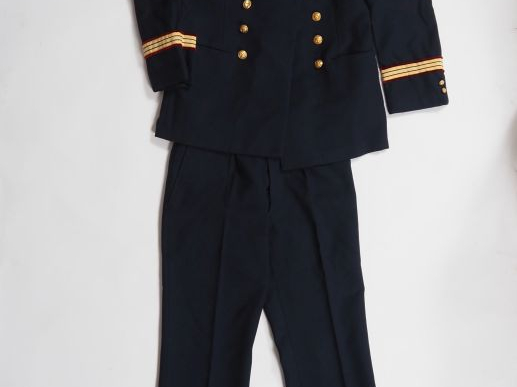 Tunique et pantalon de médecin de la Marine.  En drap bleu national. D