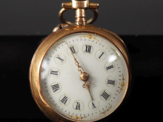 Vente aux enchères Ravissante montre de col Napoléon III en or jaune 750.  Cadran à chiff