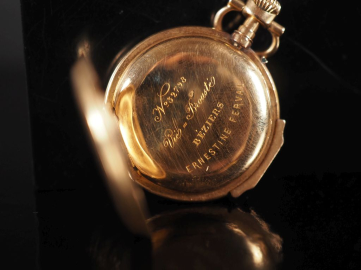 Montre de col Napoléon III en or jaune 750. Cadran à chiffres romains 