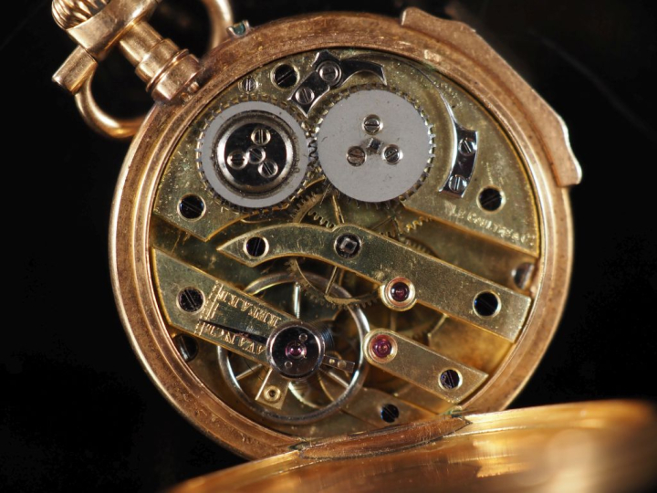 Montre de col Napoléon III en or jaune 750. Cadran à chiffres romains 