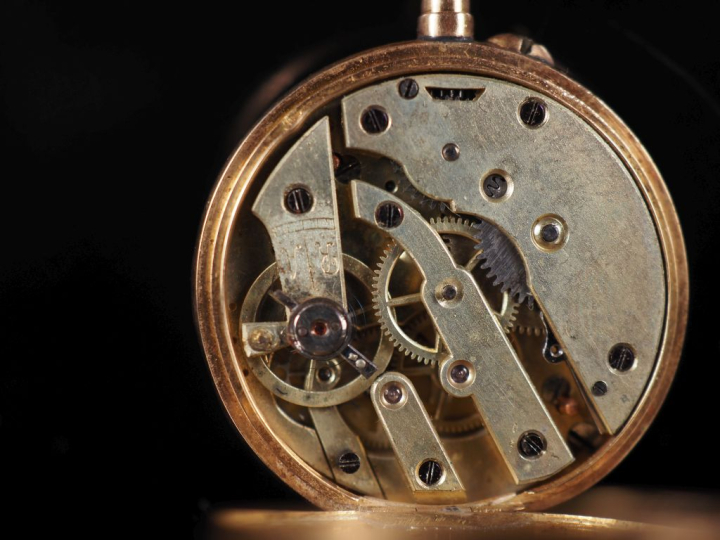 Montre de col Napoléon III en or jaune 750.  Cadran à chiffres romains