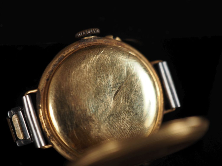 Montre de col transformée en montre bracelet en or jaune 750.  Cadran 
