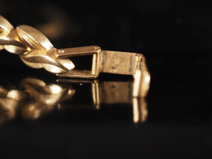 OMEGA Montre bracelet de dame de style 1940, boitier et bracelet en or