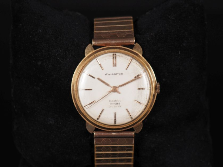 AW-WATCHES Ref. 1016 N°28340 Montre bracelet, boitier en or jaune 750.
