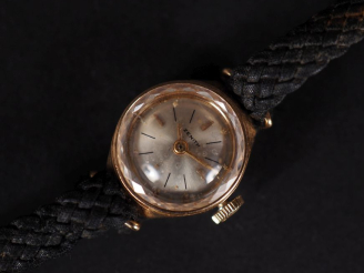Vente aux enchères ZENITH Ref. 154682 Montre bracelet de dame, boitier en or jaune 750. C