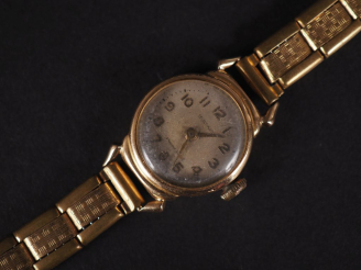 Vente aux enchères SELECT WATCH Montre bracelet de dame, boitier en or jaune 750.  Cadran