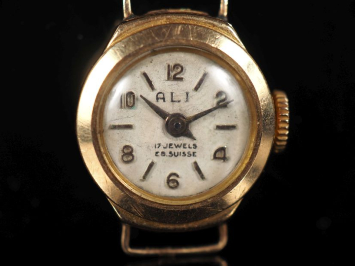 ALI Boitier de montre de dame en or jaune 750.  Cadran à chiffres arab