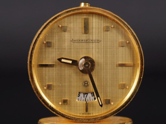 Vente aux enchères JAEGER LECOULTRE, 8 Jours Ref. 141 Vers 1950 Réveil en métal doré.  Ca