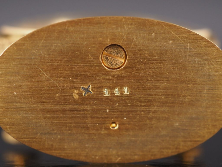 JAEGER LECOULTRE, 8 Jours Ref. 141 Vers 1950 Réveil en métal doré.  Ca