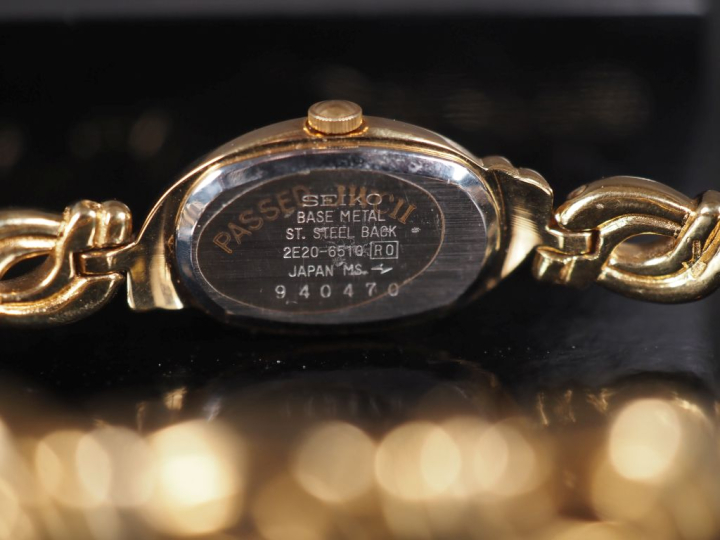 SEIKO, Rivoli Ref. 379 N° 2E20 6510 Montre bracelet de dame en métal d