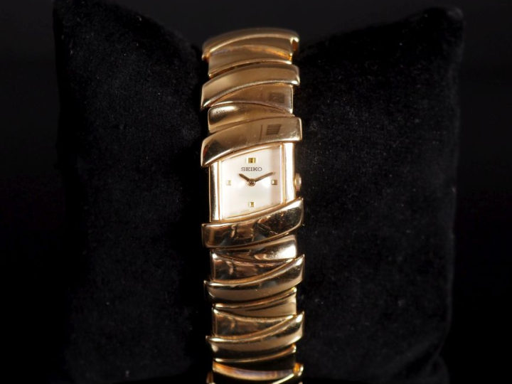 SEIKO, Rivoli Ref. 317 N°268 866 Montre bracelet de dame en métal doré