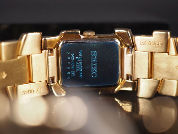 SEIKO, Rivoli Ref. 317 N°268 866 Montre bracelet de dame en métal doré
