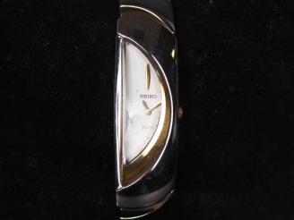 Vente aux enchères SEIKO, Rivoli Ref. 379 N° 346 375 Montre bracelet en métal argenté et 