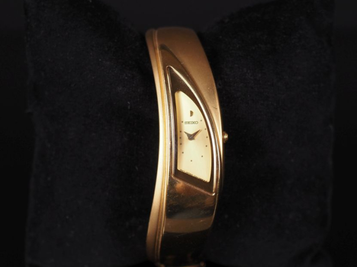 SEIKO, Rivoli Ref. 337 N°970 306 Montre bracelet en métal doré.  Cadra