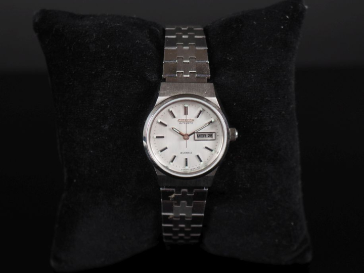 CITIZEN, Automatic Montre bracelet de dame en acier.  Cadran à index b