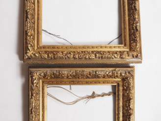 Vente aux enchères 2 cadres XIXème en bois et stuc doré, à décor de feuillage Dim. De la 