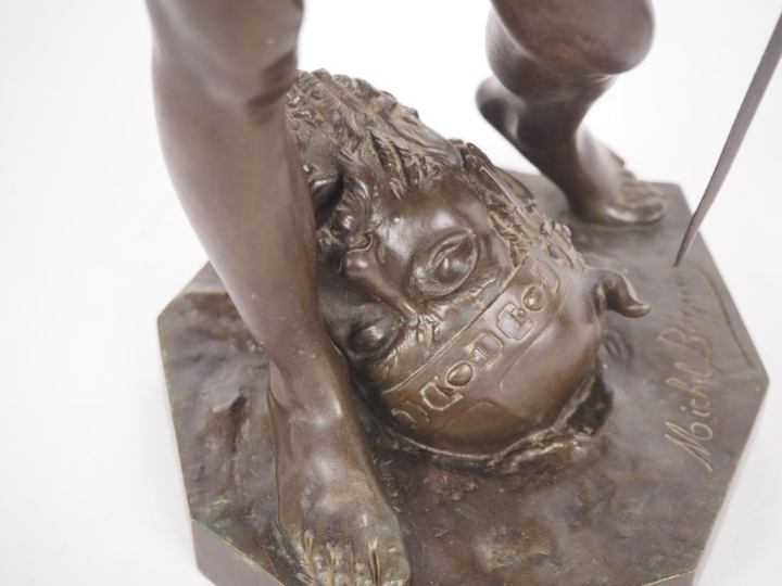 Michel BEGUINE.  "David vainqueur"  Sculpture en bronze à patine brune