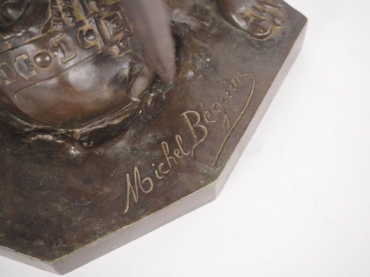 Michel BEGUINE.  "David vainqueur"  Sculpture en bronze à patine brune