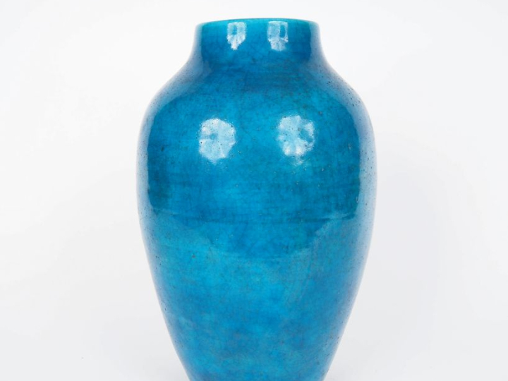Vase ovoide 1900 en céramique bleue persan.