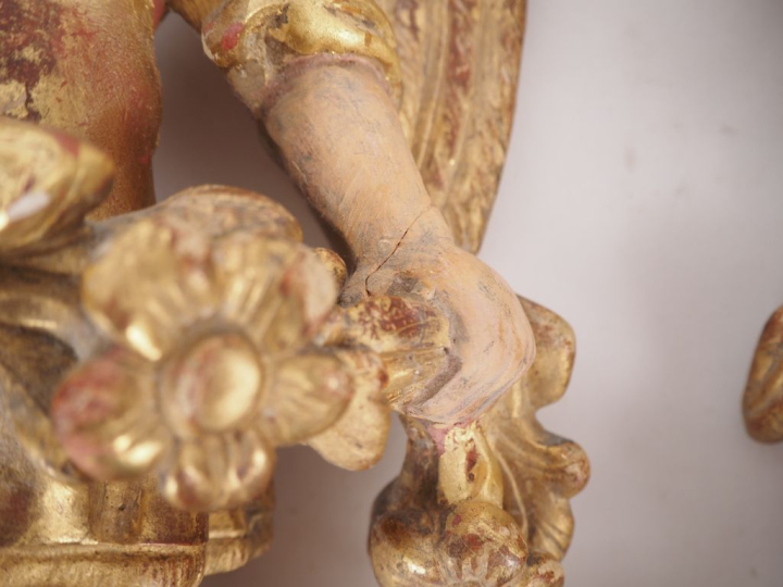Paire de sujets XIXème en terre cuite polychrome et doré figurant des 